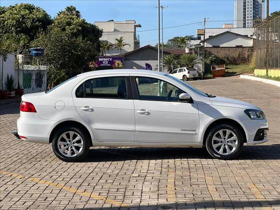 VOLKSWAGEN VOYAGE 1.6 MSI TOTALFLEX COMFORTLINE 4P MANUAL VOLKSWAGEN VOYAGE 1.6 MSI TOTALFLEX COMFORTLINE 4P MANUAL